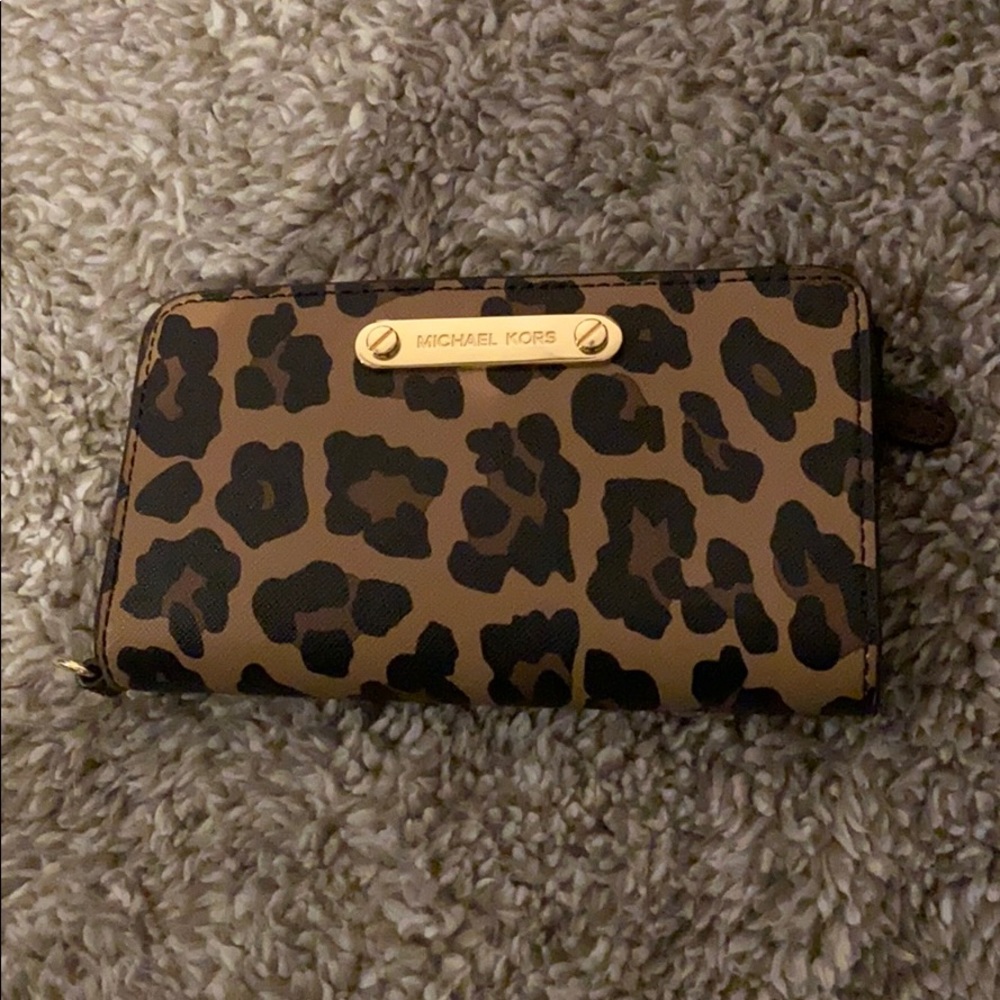 Michael kors phone wallet